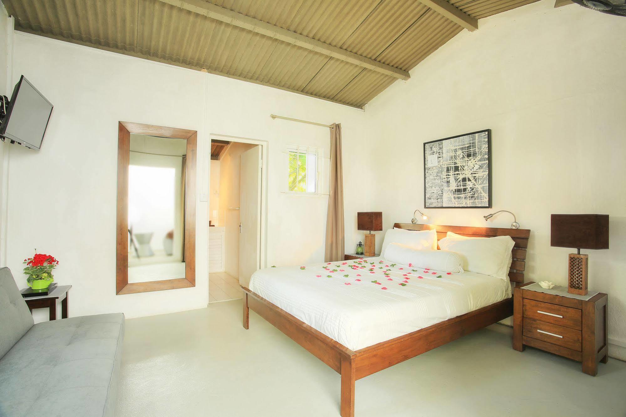 Esprit Libre Restaurant & Guest House Grand Baie Esterno foto